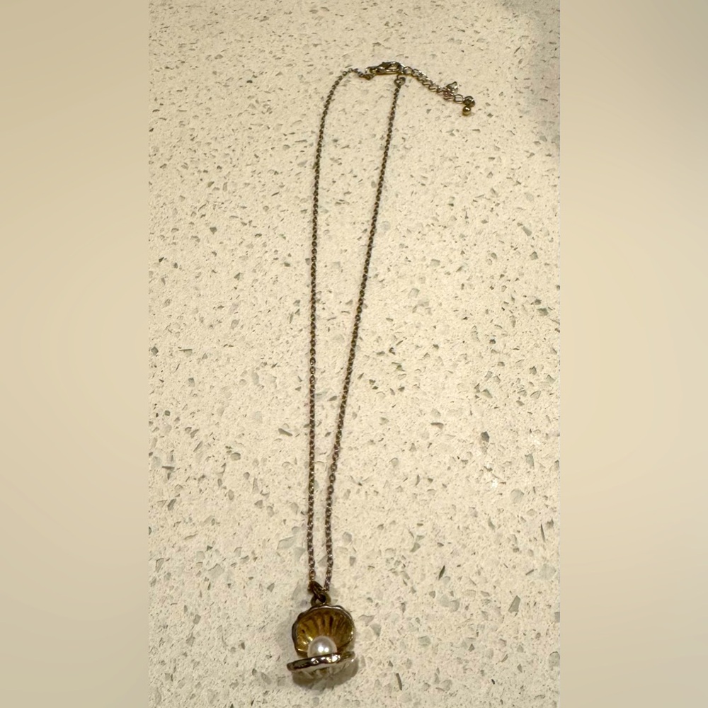 Gold pearl/seashell necklace